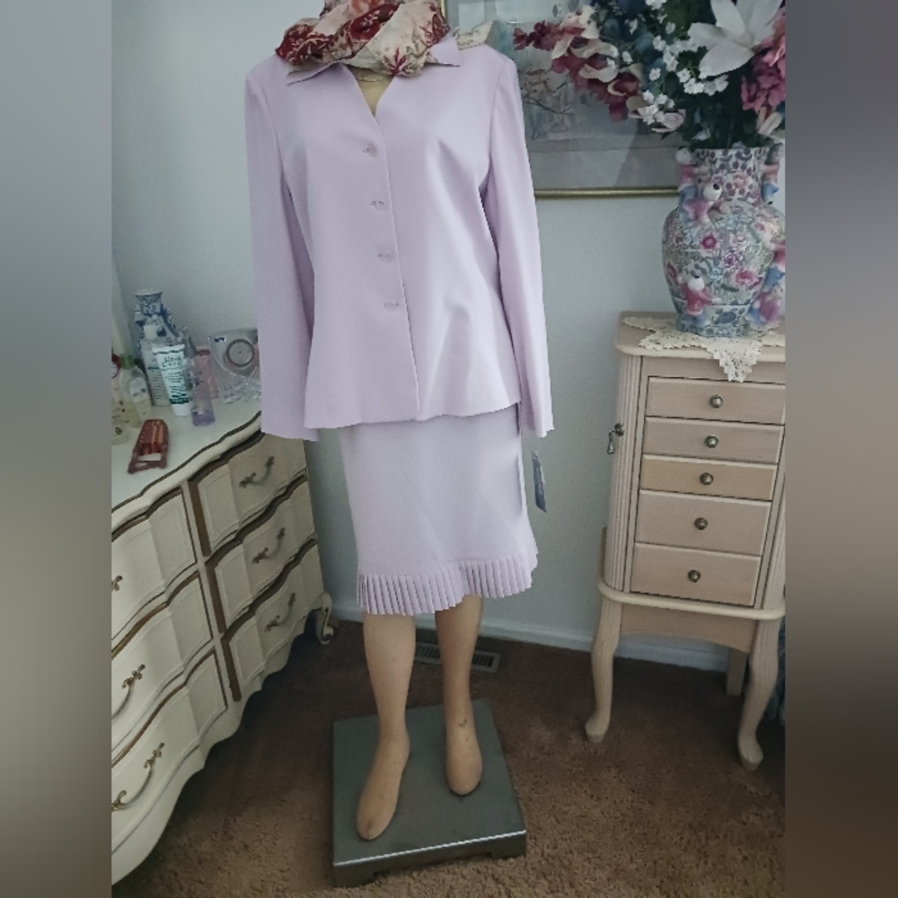 NWT Beautiful Kasper 2 Piece Lavender Suit